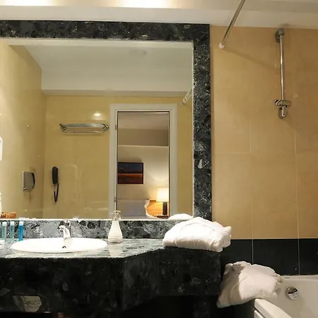 Hotel Ithea 4*